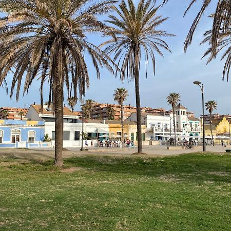 Alojamiento En Primera Linea De Playa Con Wifi Lägenhet Valencia Exteriör bild