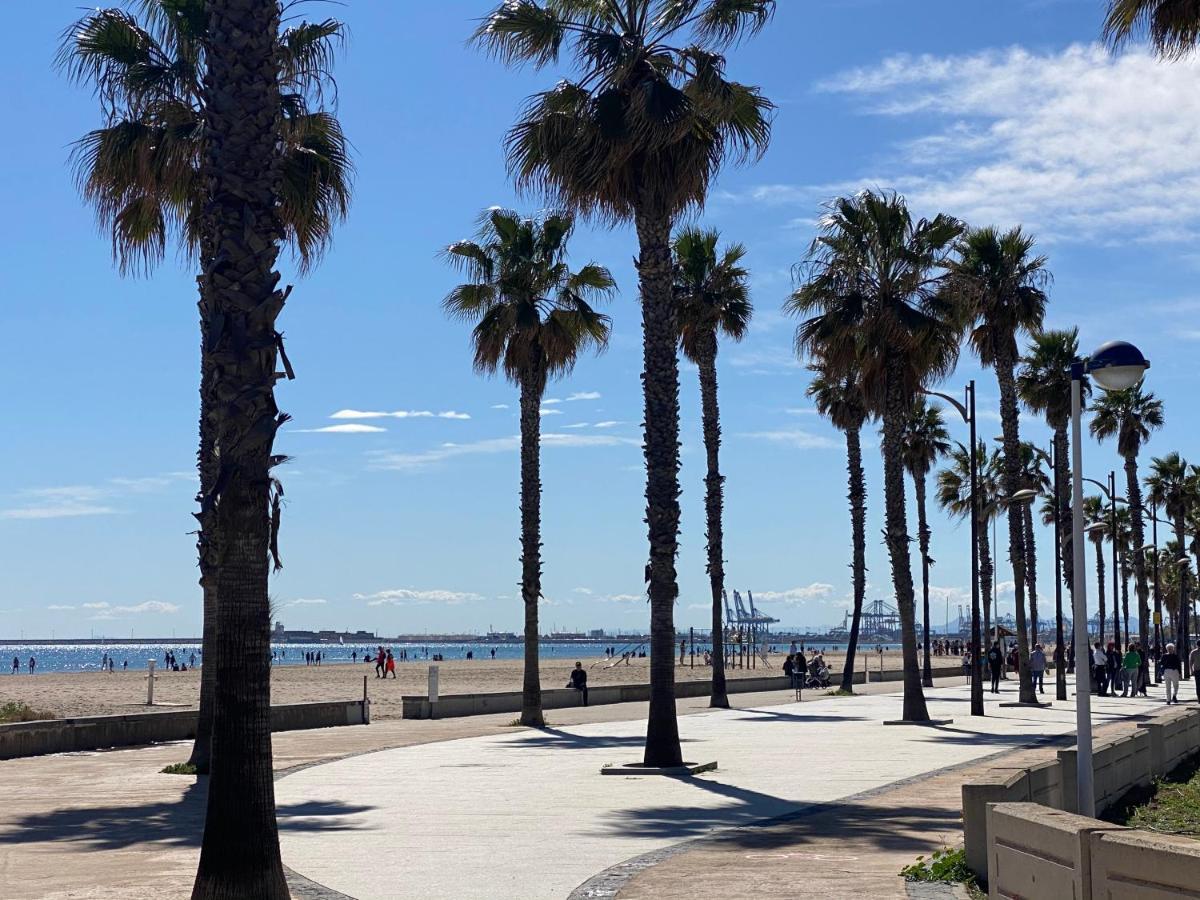 Alojamiento En Primera Linea De Playa Con Wifi Lägenhet Valencia Exteriör bild