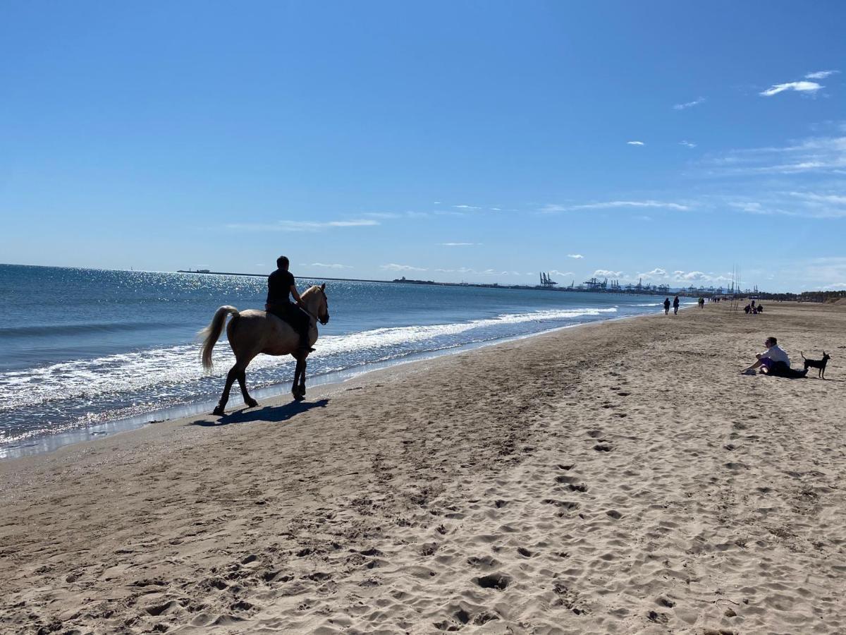 Alojamiento En Primera Linea De Playa Con Wifi Lägenhet Valencia Exteriör bild