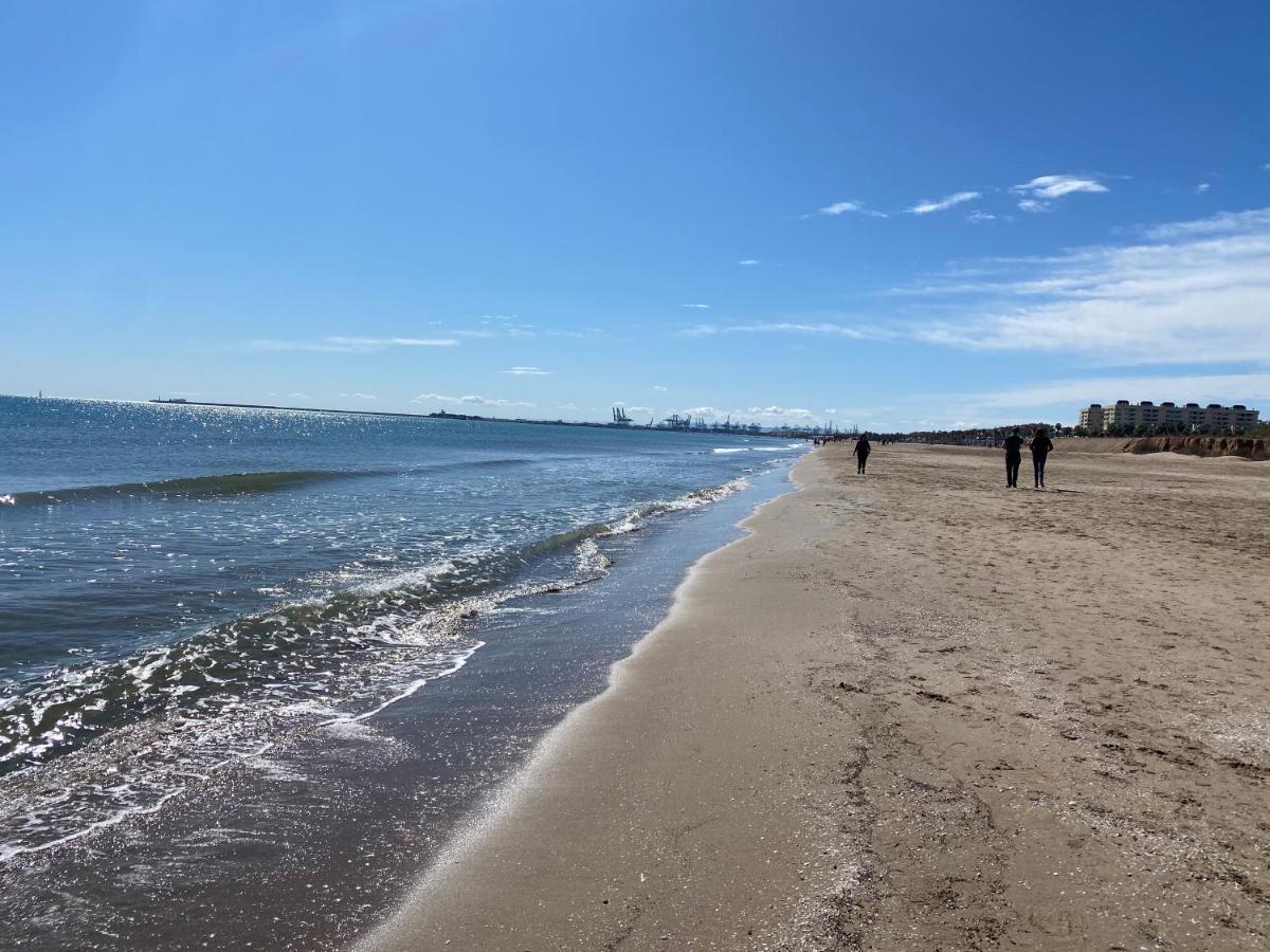 Alojamiento En Primera Linea De Playa Con Wifi Lägenhet Valencia Exteriör bild