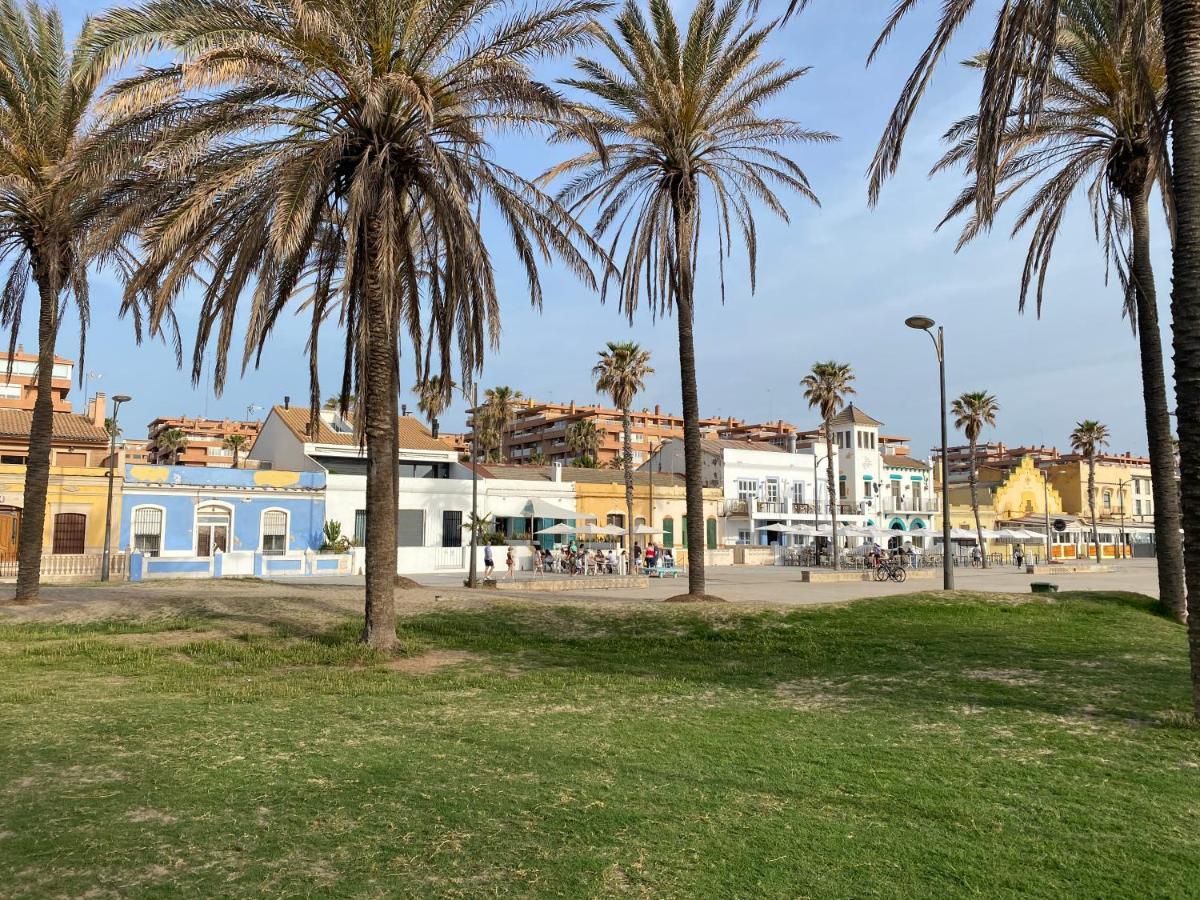 Alojamiento En Primera Linea De Playa Con Wifi Lägenhet Valencia Exteriör bild